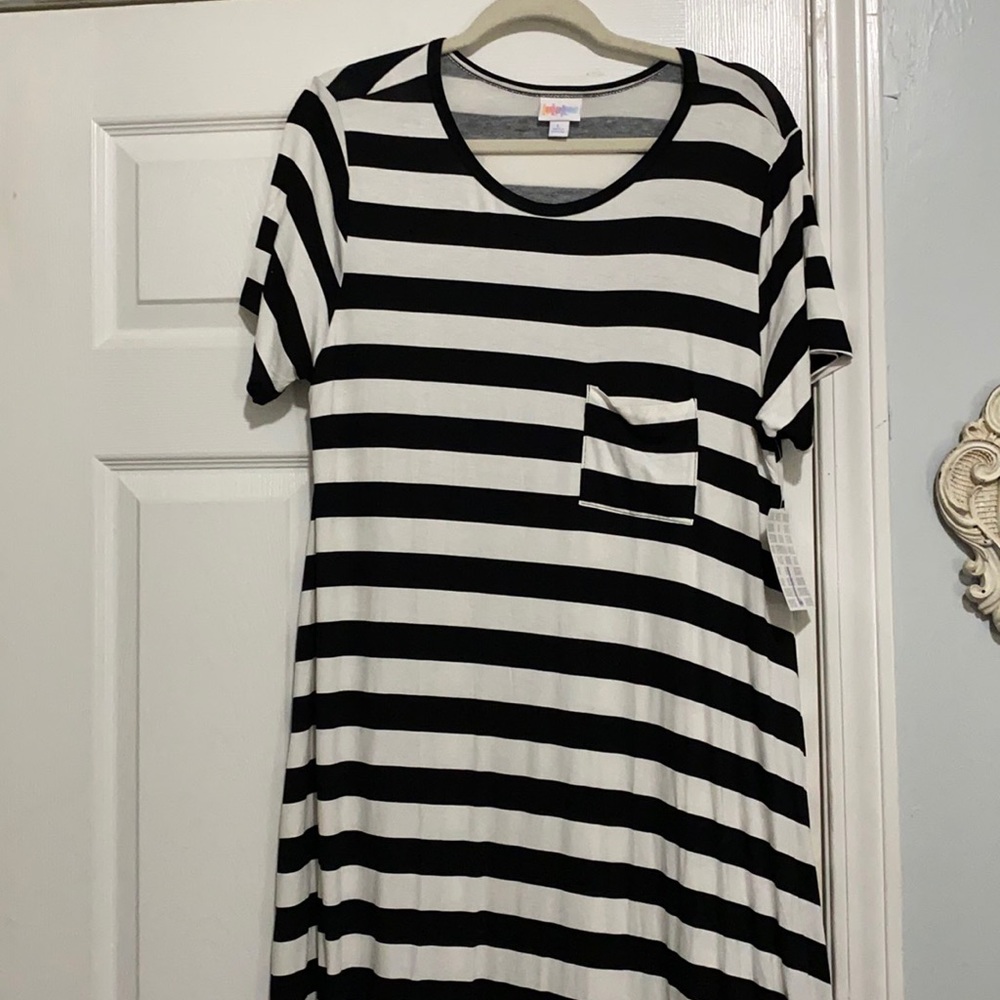 BNWT L Black and white stripe LuLaRoe Carly